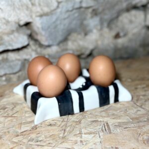 Support noir et blanc pour 6 œufs