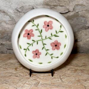 Assiette à soupe motif fleur piquante