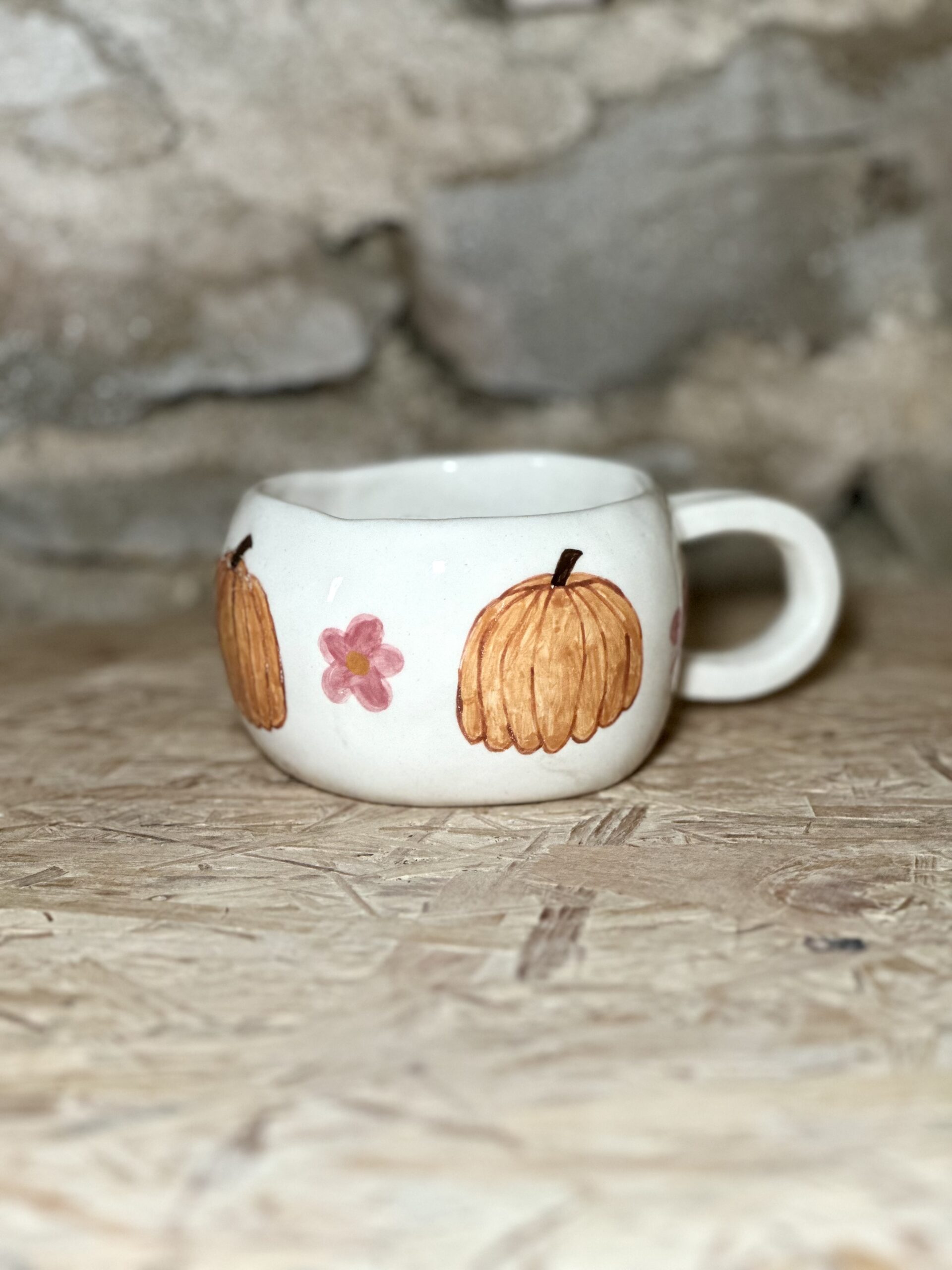 Tasse motif fleurs et citrouilles